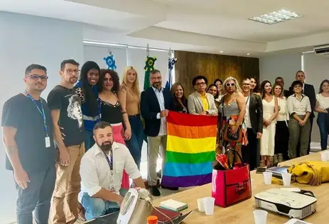 Grupo Arco Íris/Redes Sociais Polícia Civil dará atendimento especializado a grupos vulneráveis no carnaval. Entre eles, a população LGBTI+, pessoas negras, religiosos de matrizes africanas, mulheres, crianças e idosos.