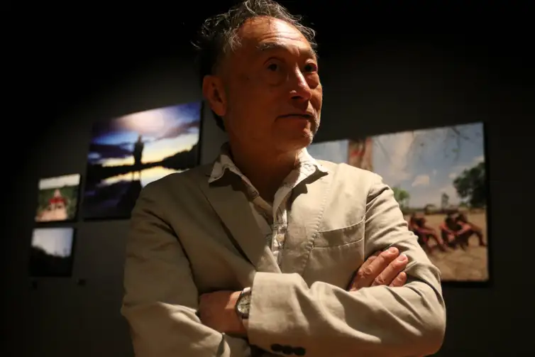 Rio de Janeiro (RJ), 27/02/2024 - O fotógrafo japonês, Hiromi Nagakura, na exposição fotográfica “Hiromi Nagakura até a Amazônia com Ailton Krenak”, no CCBB, centro da cidade . Foto: Tânia Rêgo/Agência Brasil