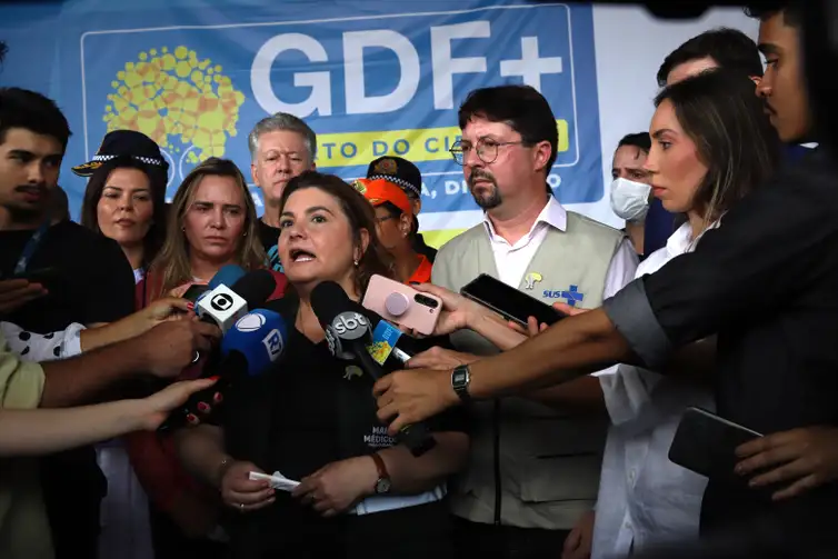 Antonio Cruz/Agência Brasil Brasília (DF, 02.03.2024 - O Ministério da Saúde promove Dia D contra a Dengue em todo o país. A Agência Brasil acompanhou a ação no DF na comunidade do Sol Nascente. - Lucilene Florêncio, Secretária de Saúde do DF – Foto: Antonio Cruz\/Agência Brasil